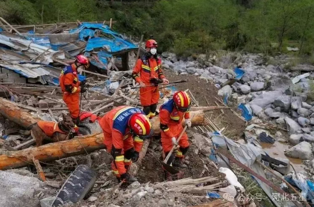 油動式大載荷長航時無人直升機——打造我國應急救援、防汛救災、森林草原消防的“新質戰斗力”！